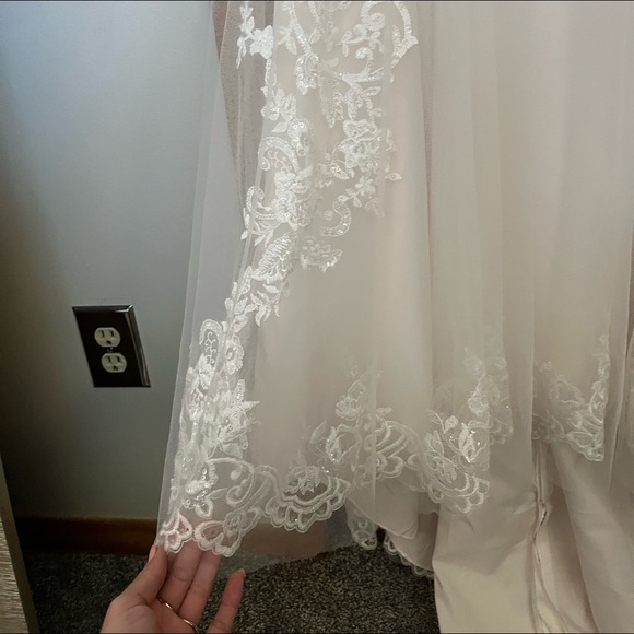 A brand new  ivory blush withoverlay Stella York wedding dress size 14 - Picture 7 of 12